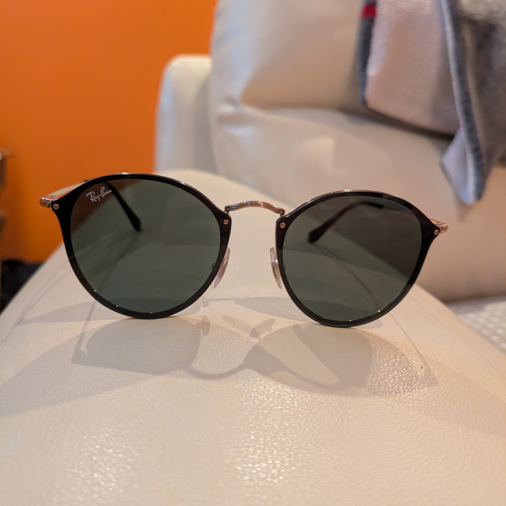 Ray-Ban Black Round Fleck Sunglasses RB2447 LIMITED EDITION SOLD OUT